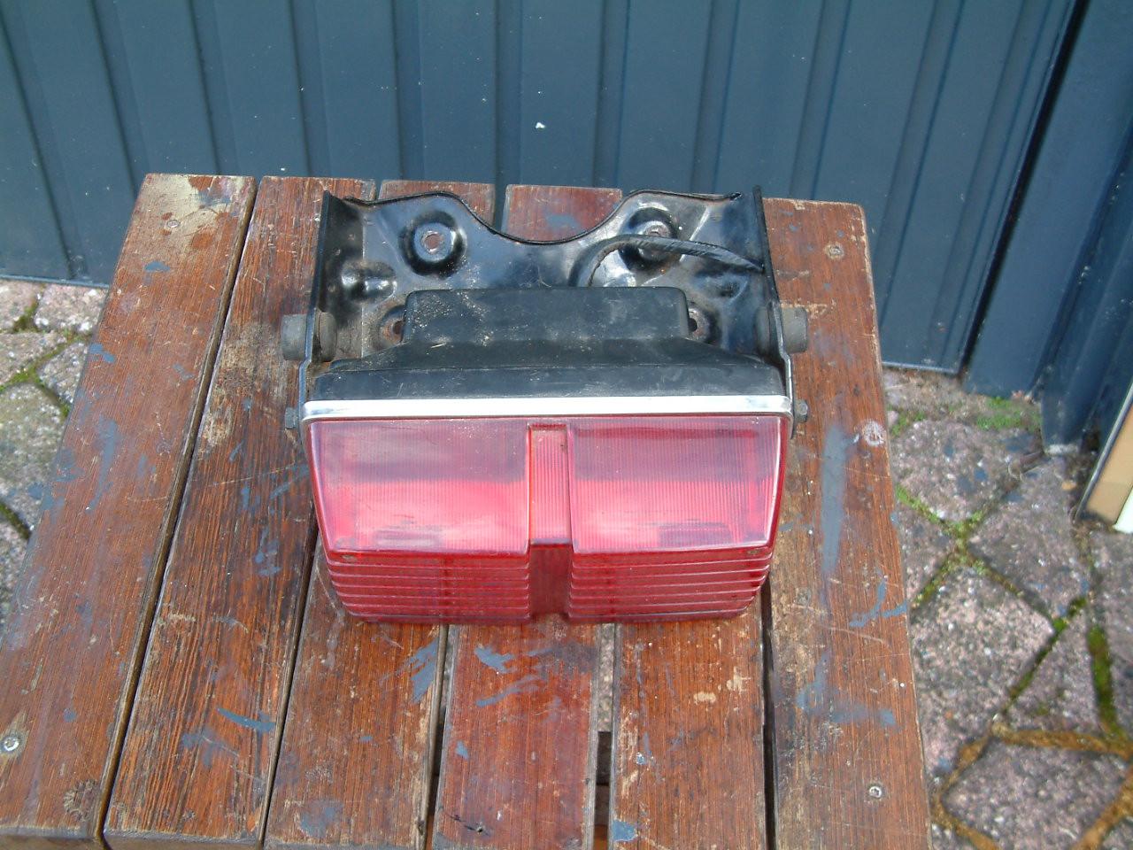 Tellerset cb  achterspatbord met knipper bollen en achterlicht  nieuw zadel