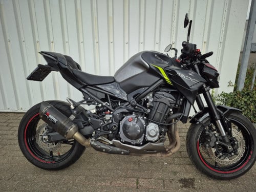 Kawasaki Z900 acrapovic uit 2023