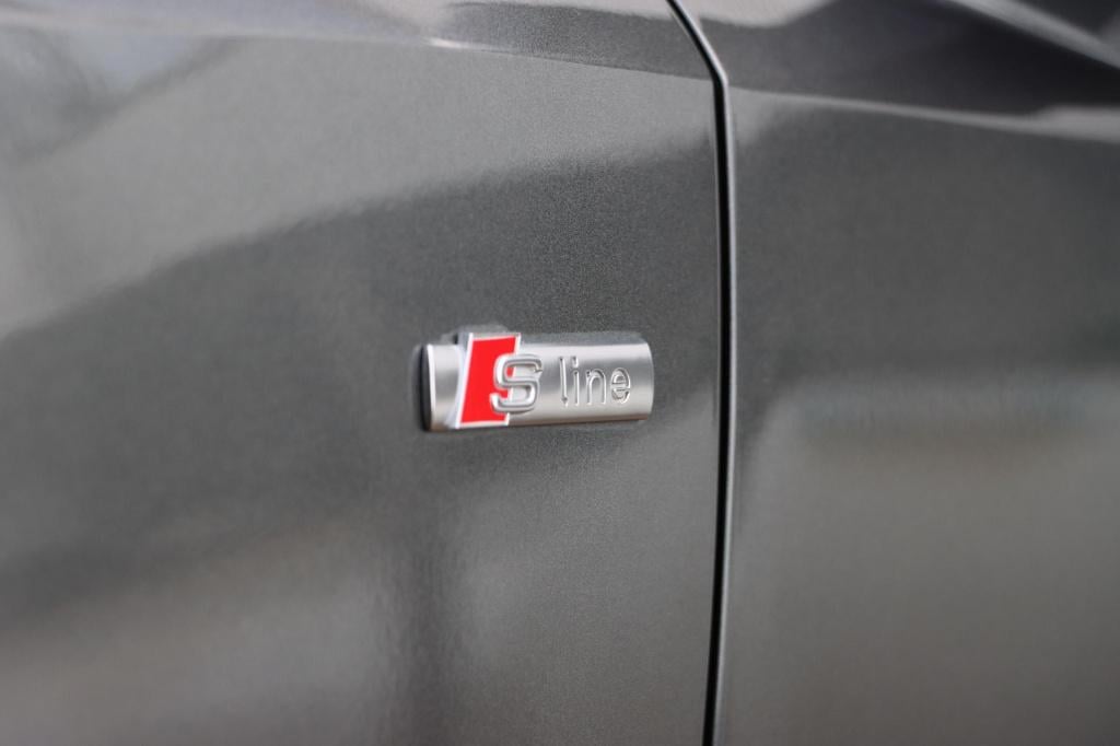 Audi Q3 35 tfsi s line 150pk s-tronic