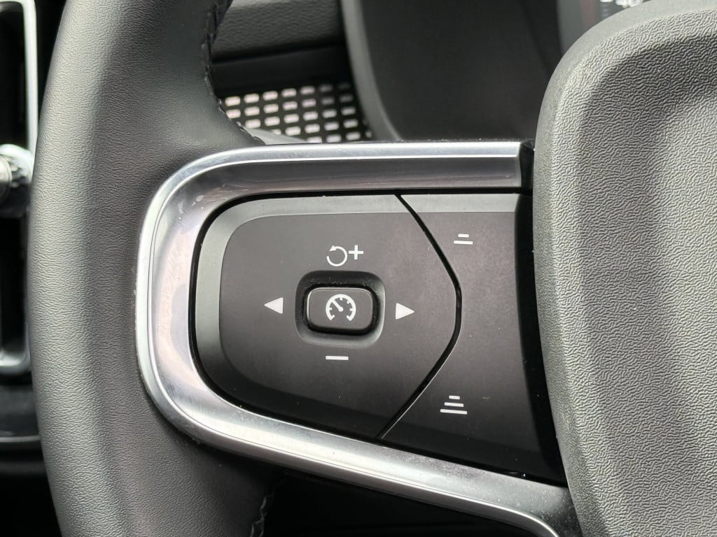 Volvo XC40 t4 211pk recharge ultimate dark | panodak| adap.cruise| leder| c