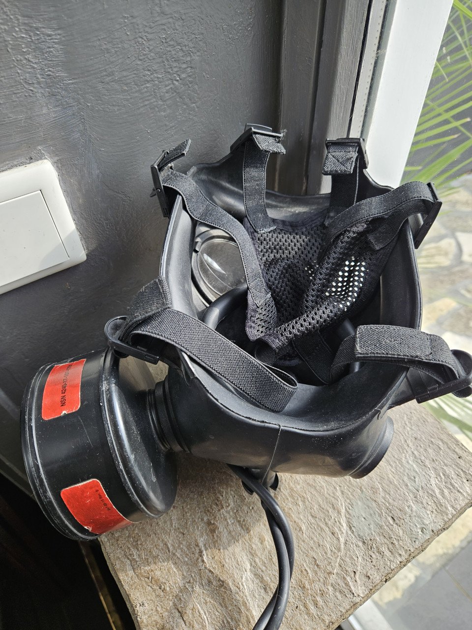 Mooie militaire gasmasker Avon FM 12 NBC in goede staat...