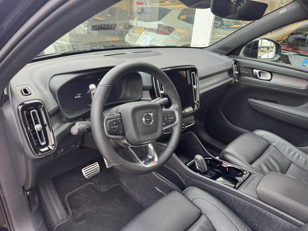 Volvo XC40 recharge p8 awd r-design