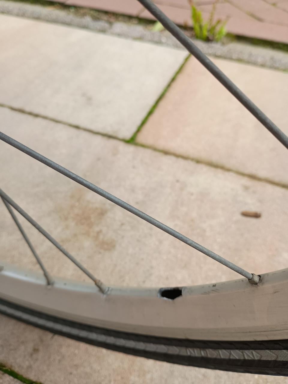 Te koop:  dames klus-/opknapfiets (inclusief fietstassen)