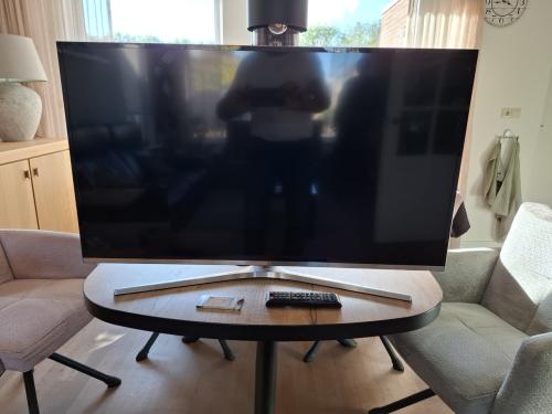Samsung TV 40 inch-102cm Led ultra HD.