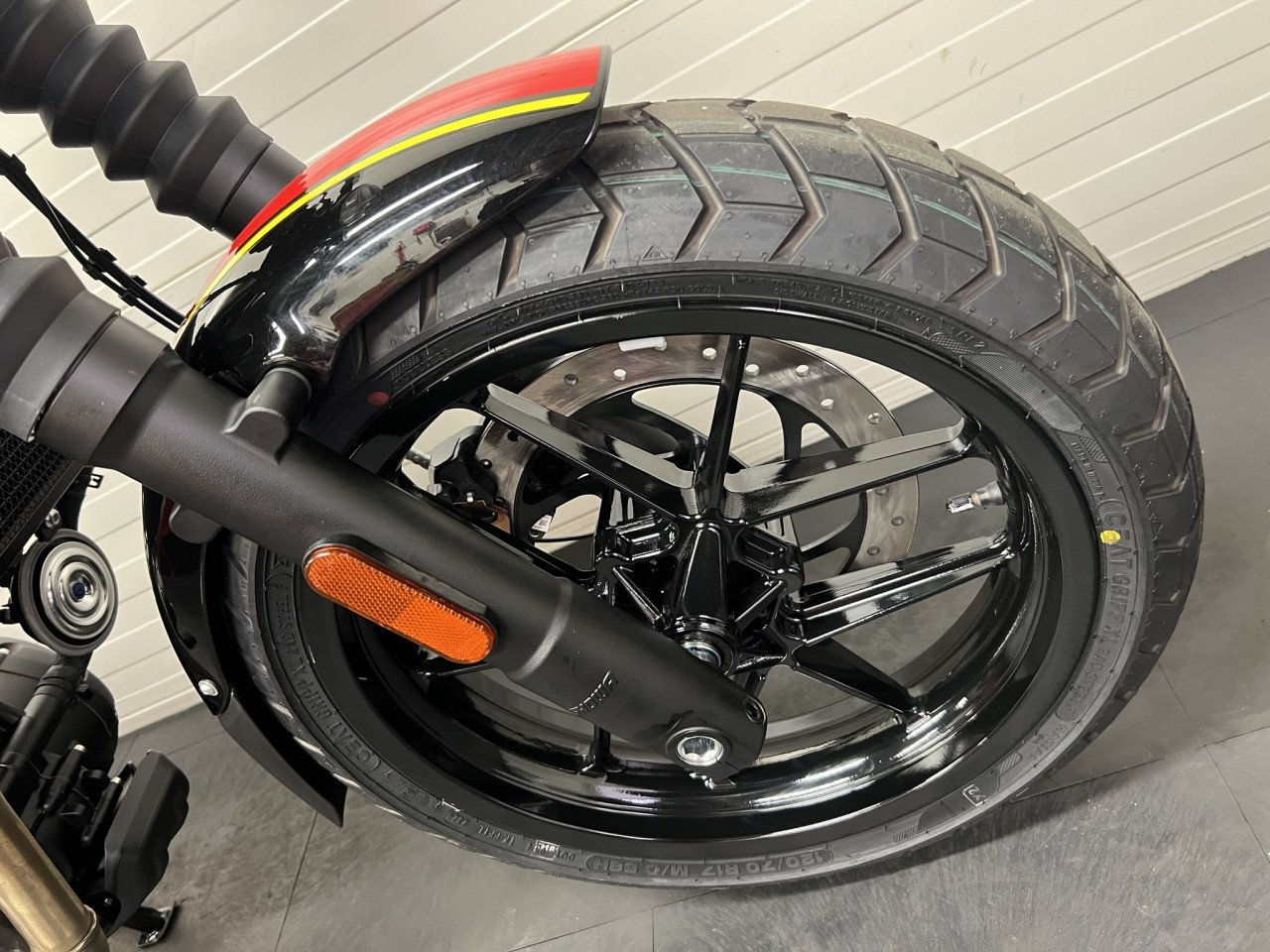 Nieuw de Royal Enfield Guerrilla 450! Nu op voorraad!