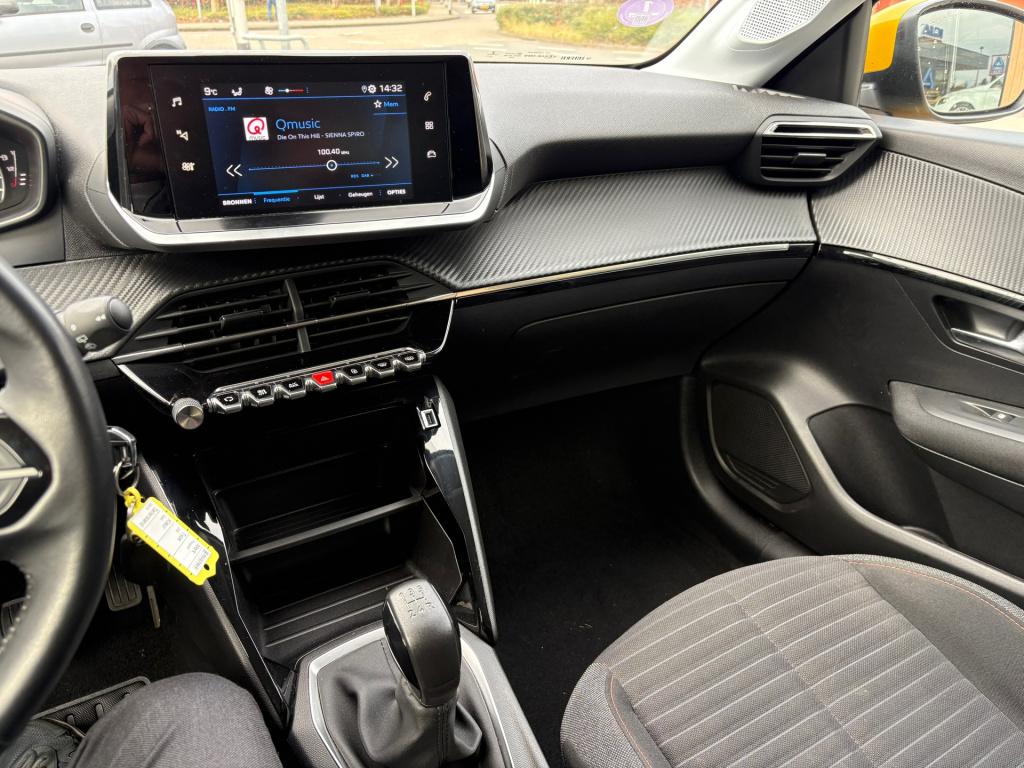 Peugeot 208 1.2 puretech blue lease active