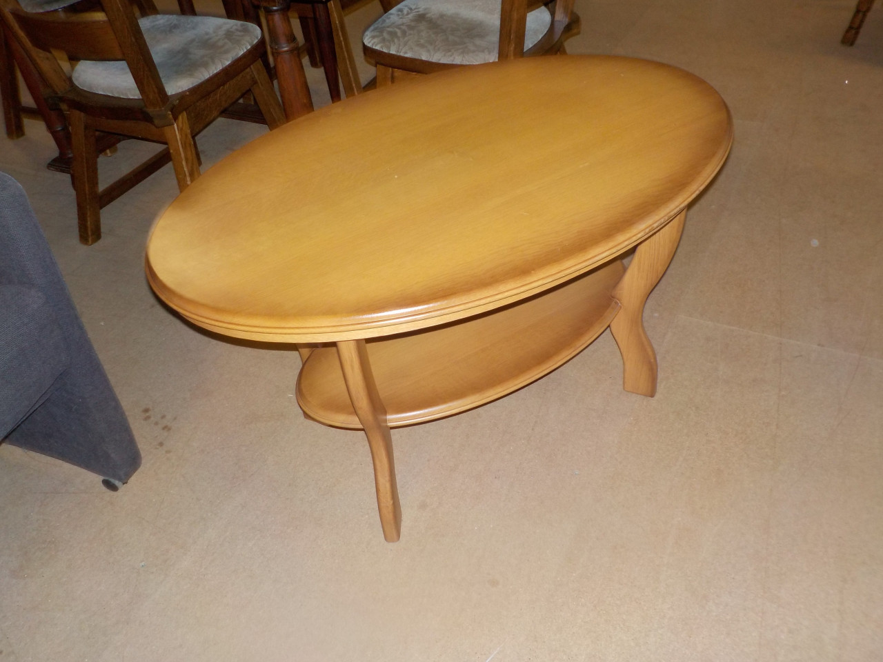 Hoog model massief blank eiken salontafel in zeer goede staat