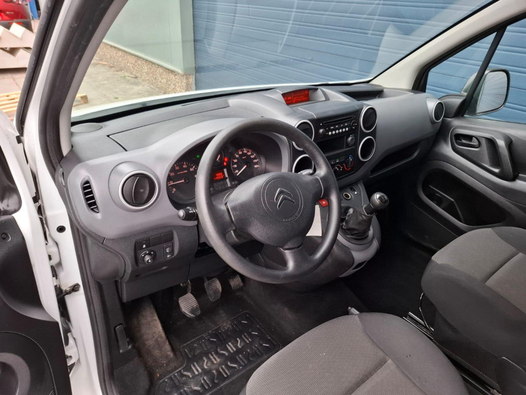Citroen Berlingo 1.6 bluehdi 75 comfort airco / kasten inrichting / trekhaa