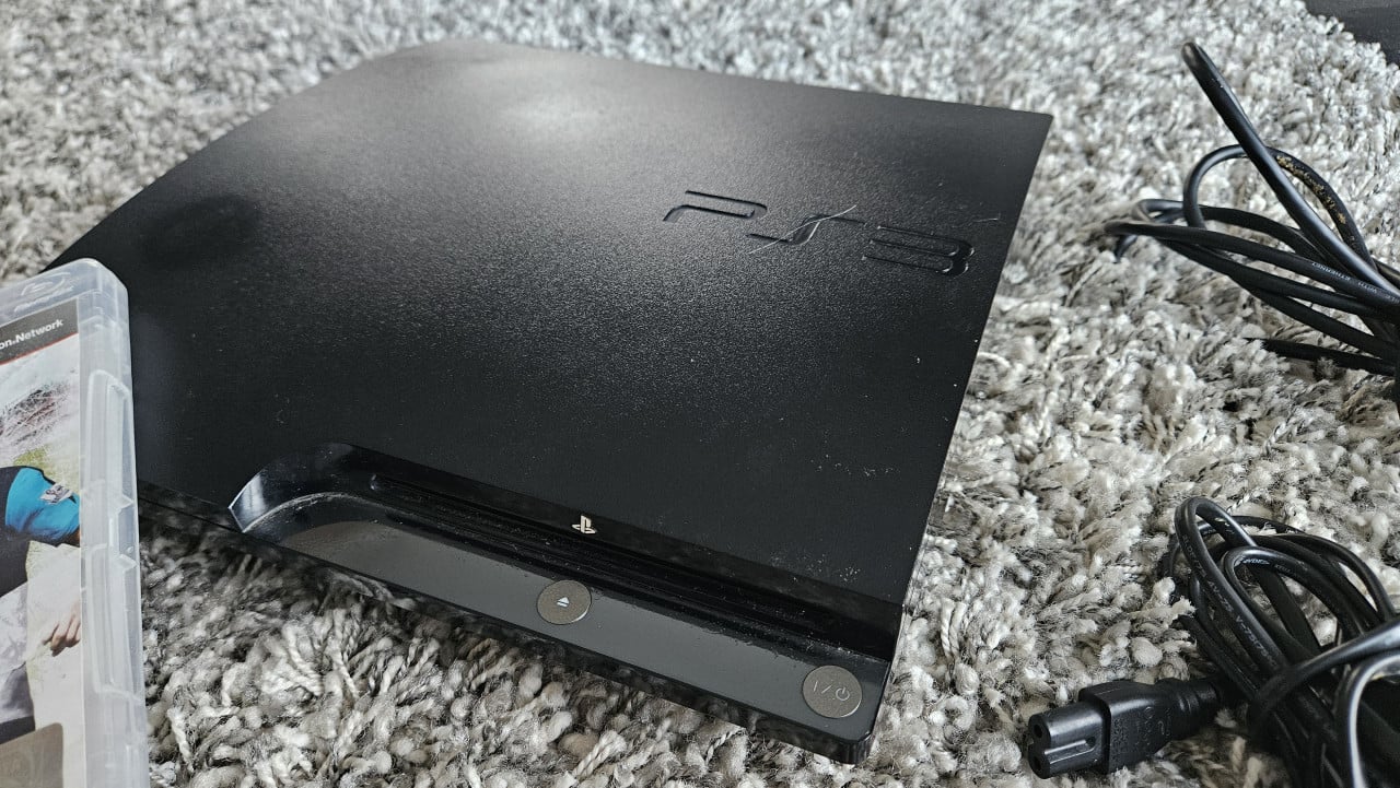 Sony PlayStation 3 Slim 250GB + FIFA 12