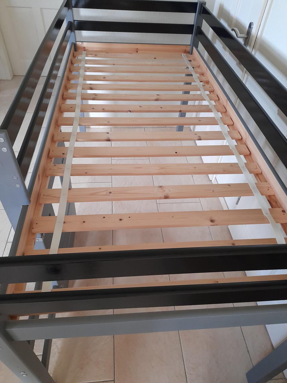 Half hoogslaper 90 x 200 ( in goede staat )