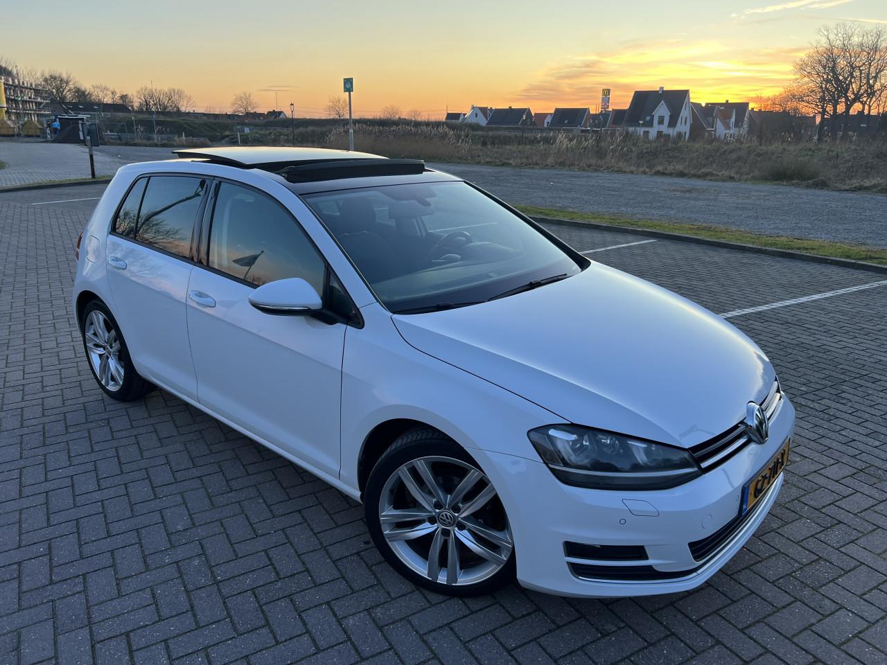 Volkswagen Golf 1.2 TSI HIGHLINE | PANO | NL-auto | Dealeronderhouden