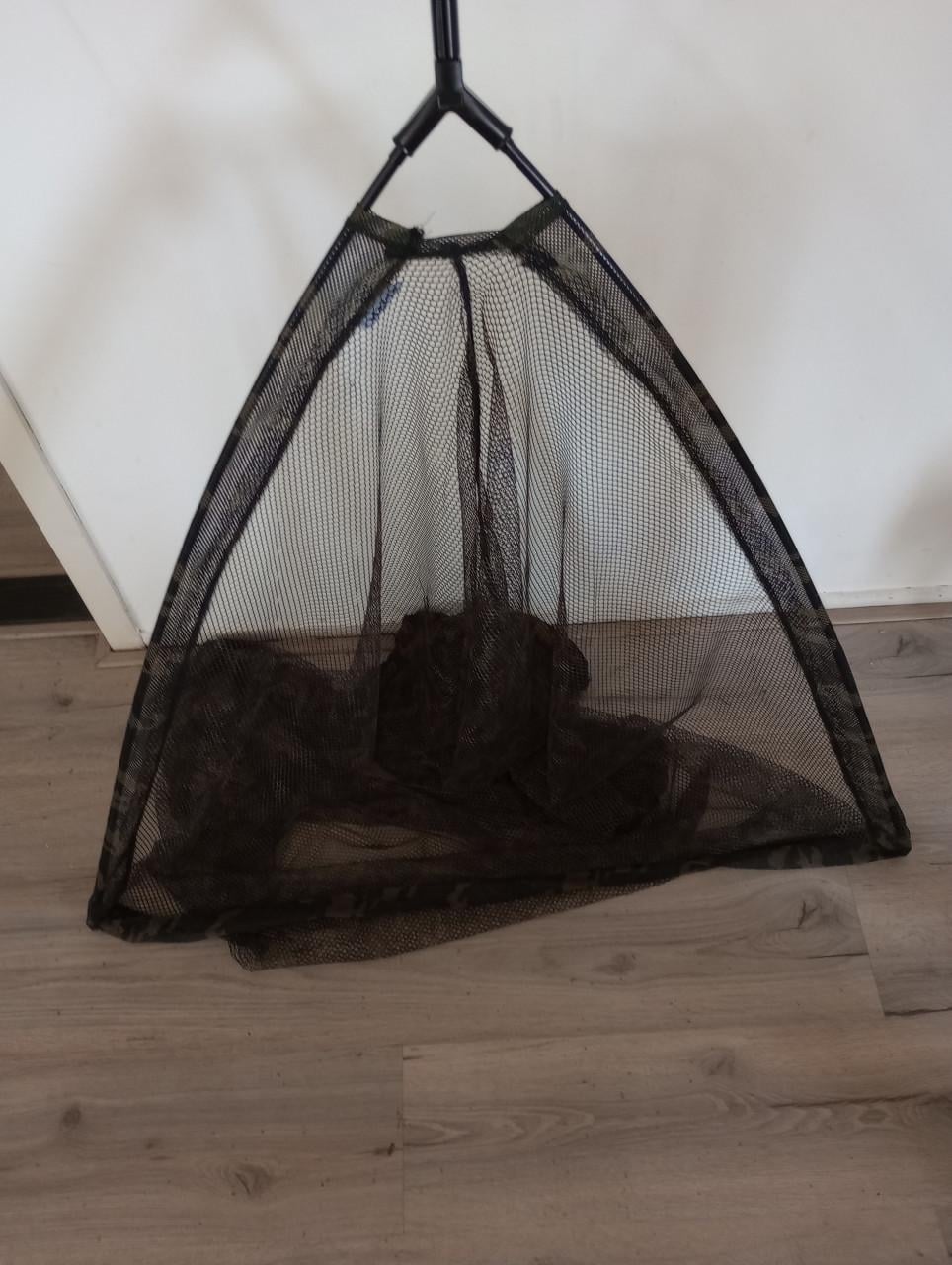 2 karperhengels vanaf 30 euro, plus karpernet, vanaf 10 euro