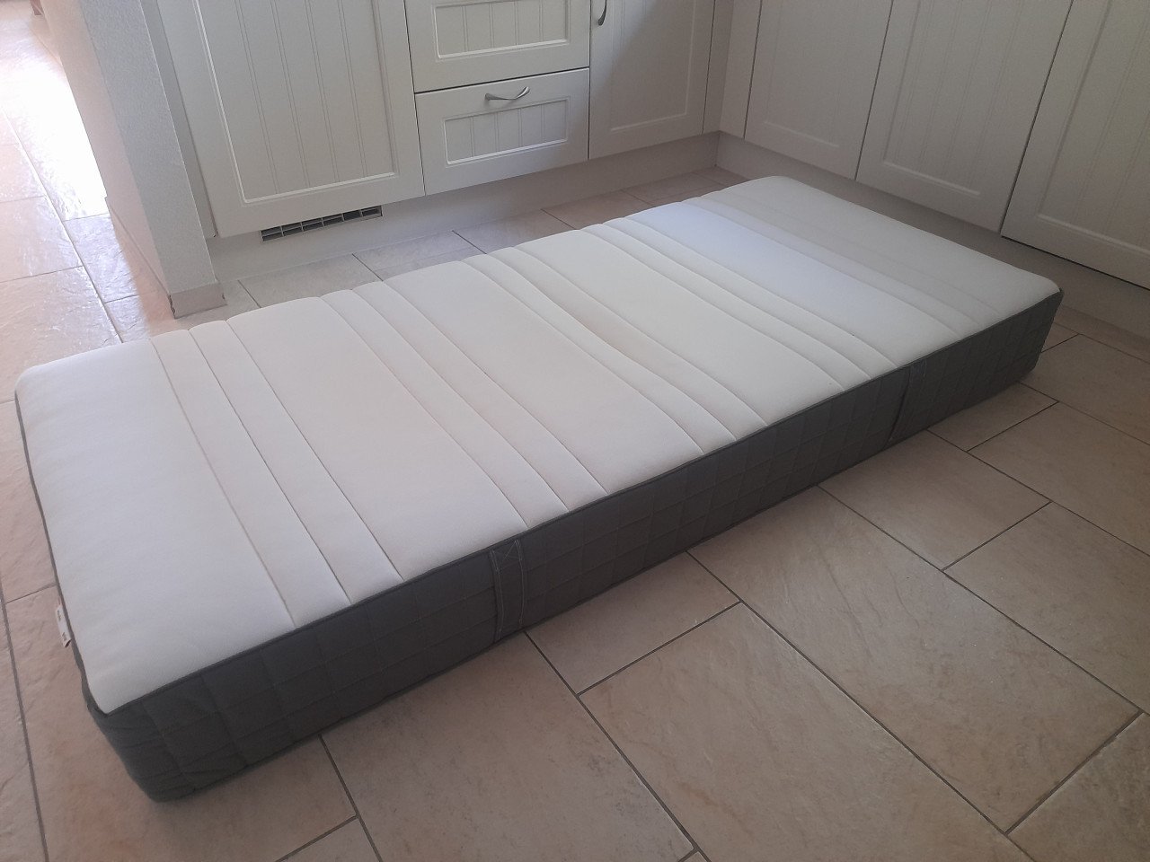 Matras 90 x 200 x 20  (in goede staat )