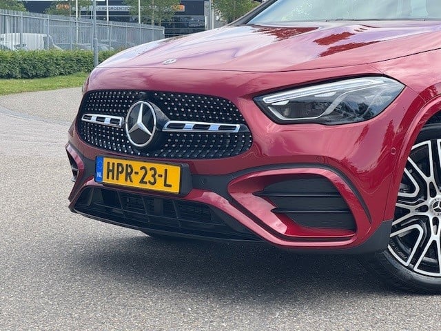 Mercedes-Benz Gla-klasse 180 business solution amg l premium plus l panoram