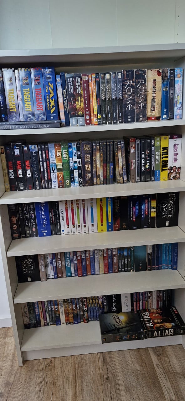 2,5 verhuisdoos aan dvd's vanalles wat