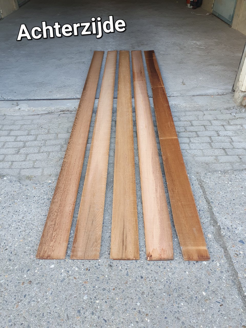 21 Meter gevelbekleding, potdekselplanken red cedar.