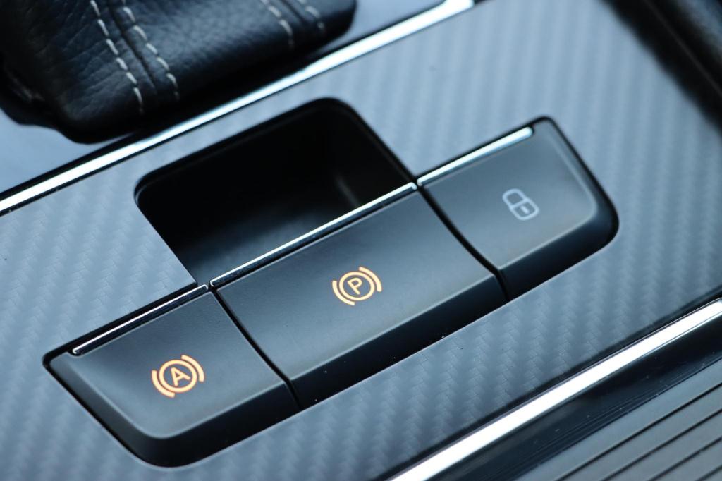 Skoda Superb combi 1.4 tsi iv sportline business 218pk dsg6