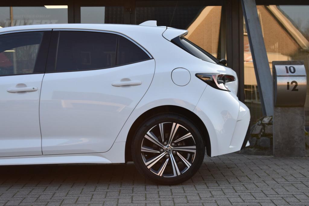 Toyota Corolla 1.8 hybrid dynamic | camera | apple carplay | android auto |
