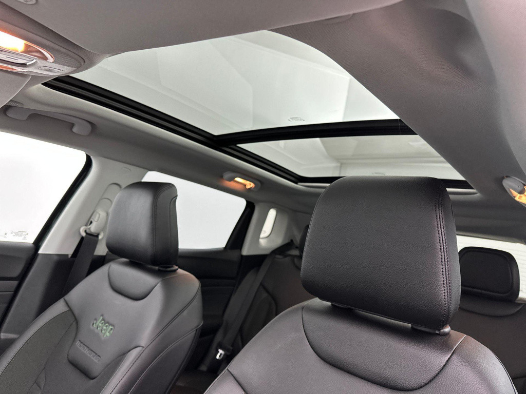 Jeep Compass 1.5t e-hybrid the north star | winterpack | camera | parkeerse