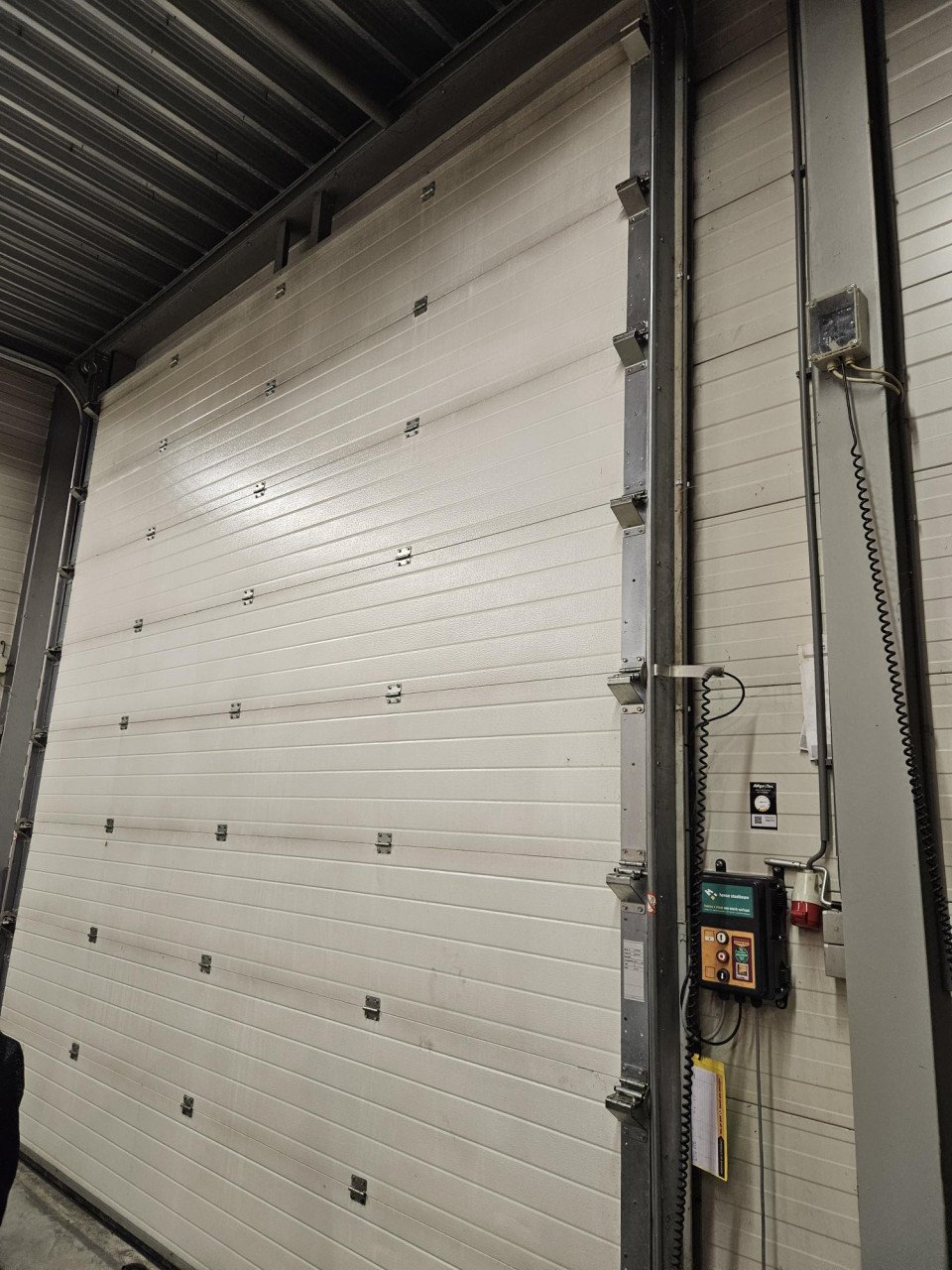 Overheaddeur / garagedeur elektrisch bediend