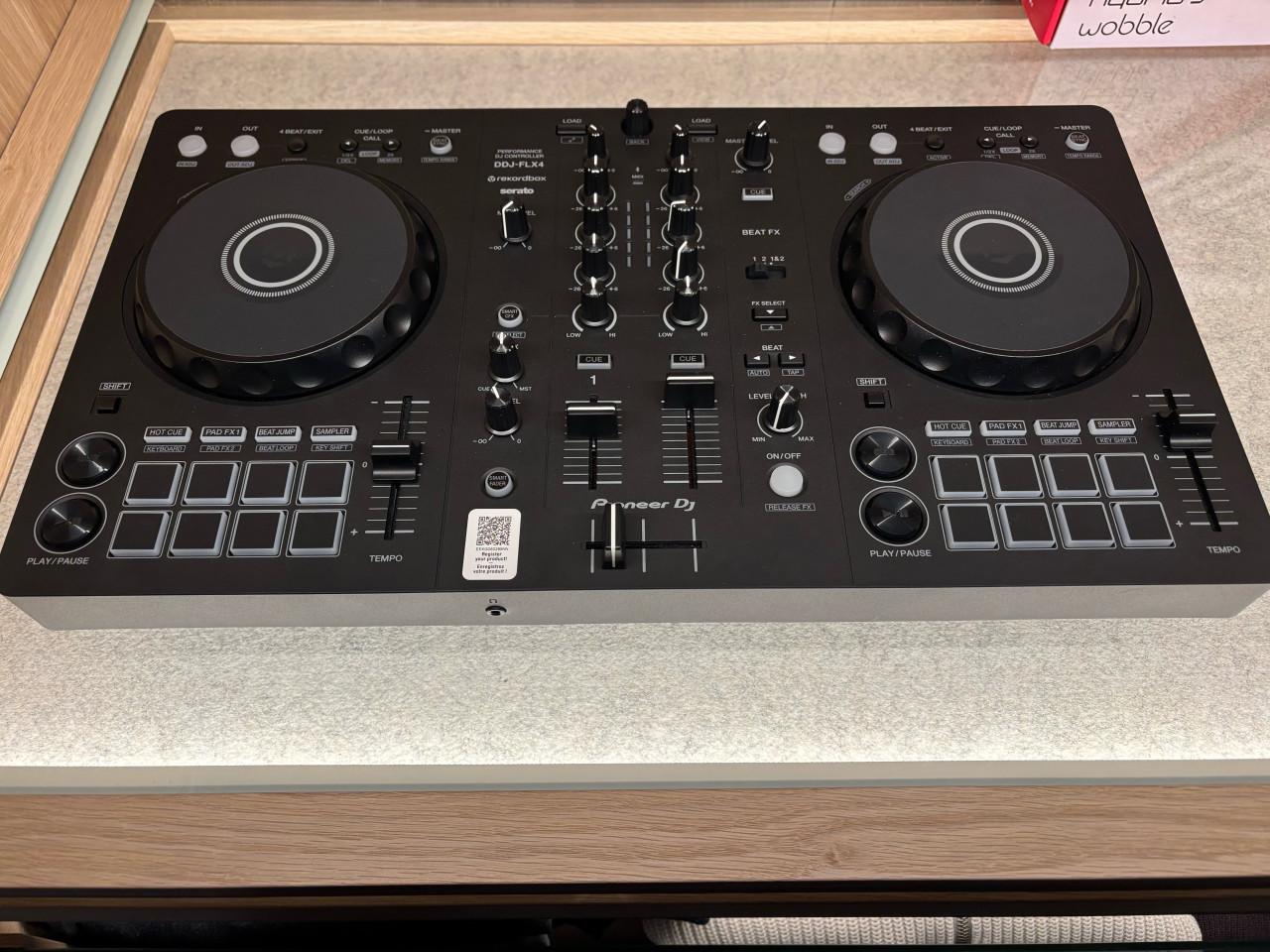 Pioneer DJ DDJ-FLX4 - DJ Controller