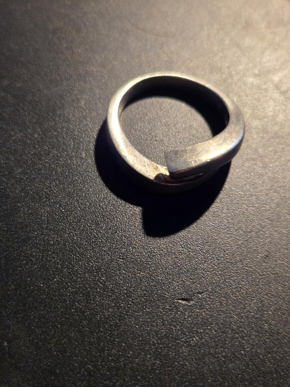 Zilveren ring met klein steentje Maat 17