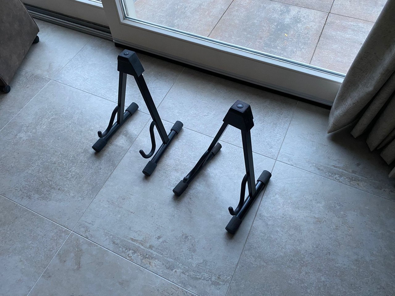 K&M 17540 (bas)gitaarstandaards