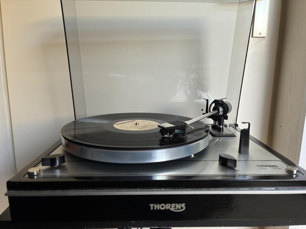Thorens TD 166 met Shure 95 element.