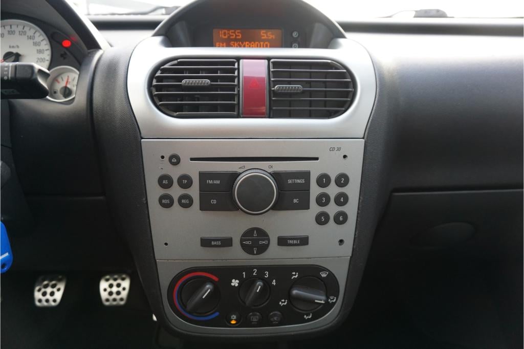 Opel Corsa 1.2-16v silverline airco / elektr. ramen / parkeersens. / lm vel