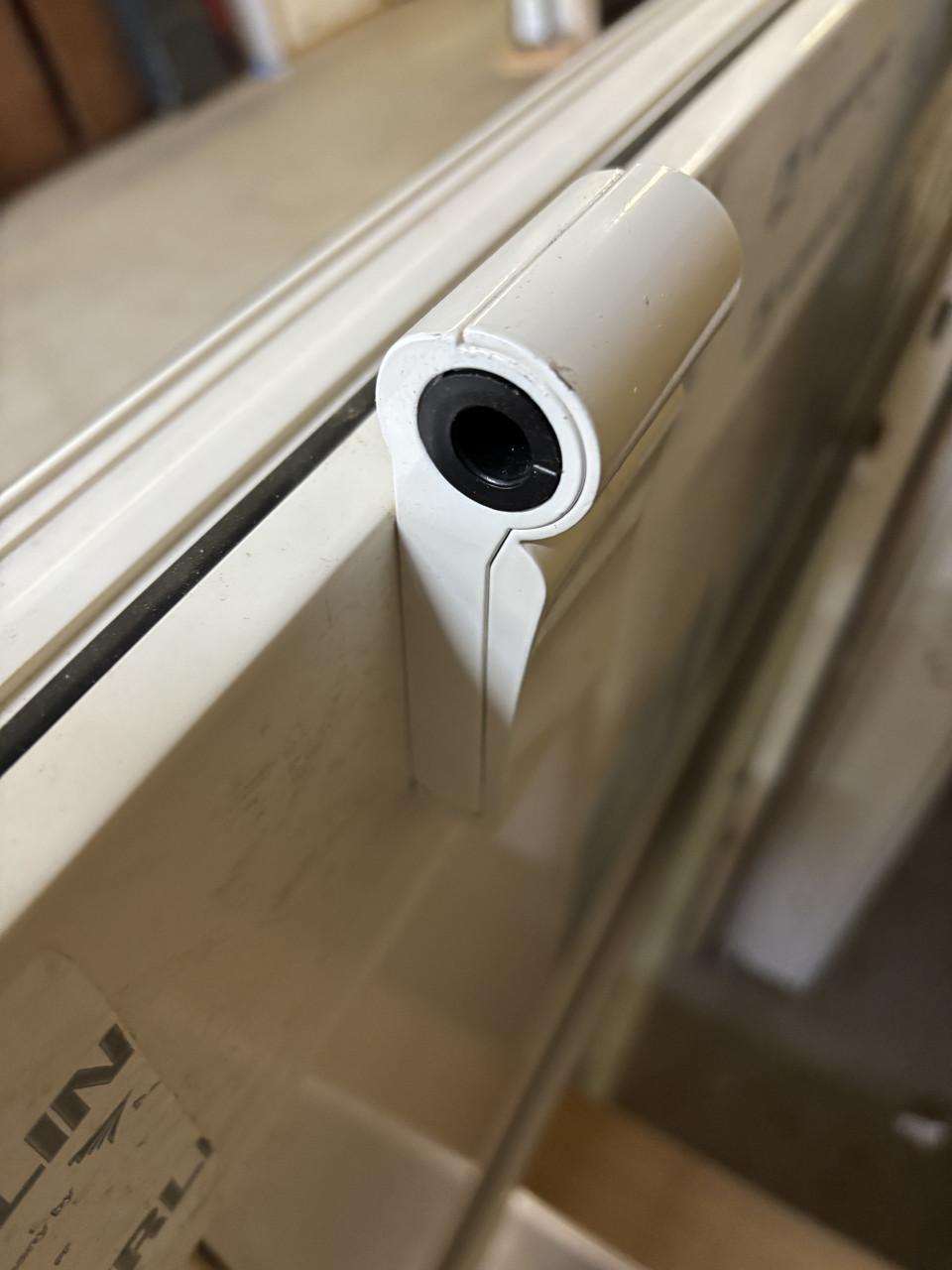 Nieuwe blauwe voordeur kunststof met rvs en raampjes