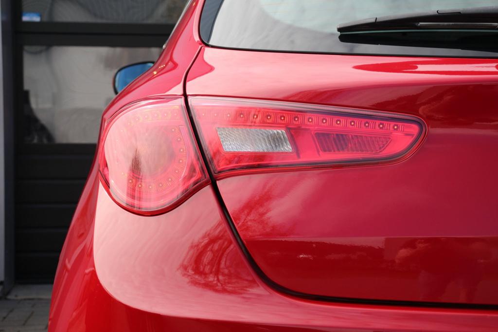 Alfa Romeo Giulietta 1.4 turbo turismo -170 pk - trekhaak - panoramadak - p