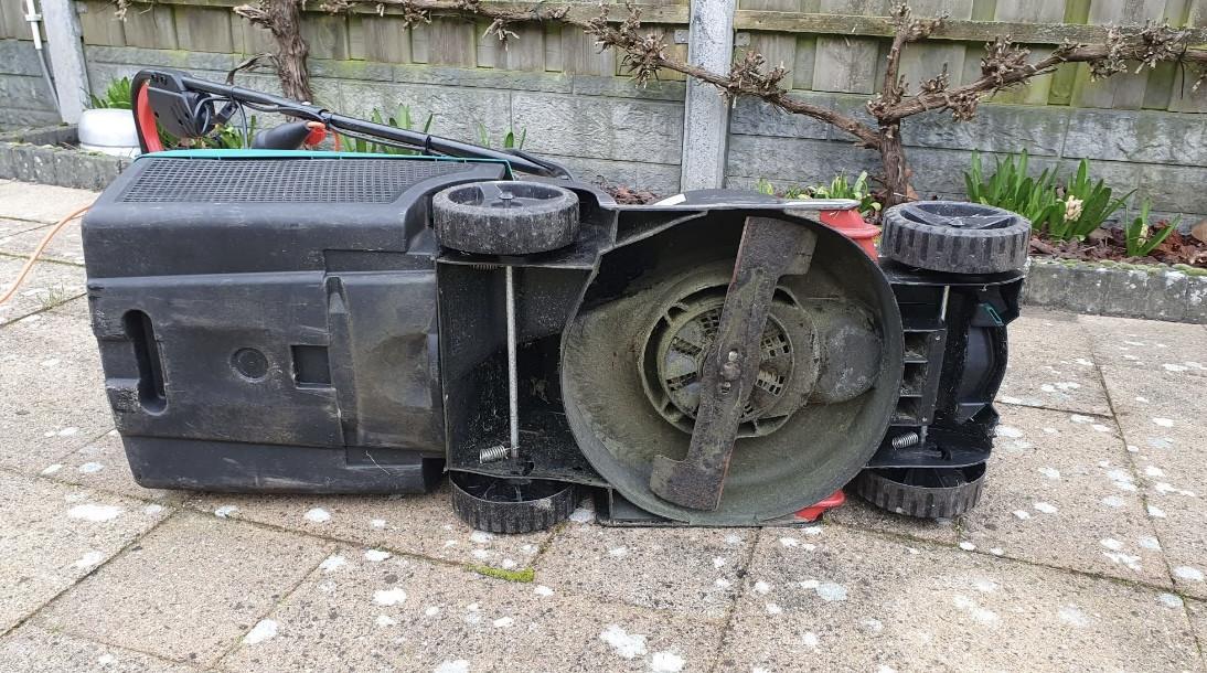 Elektrische grasmaaier.  Bosch ARM 3200.