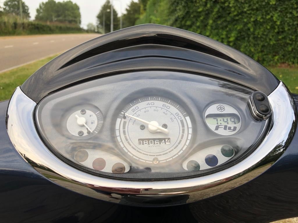 Te Koop Piaggio New Fly 2013 zeer nette staat.Blue Kleur