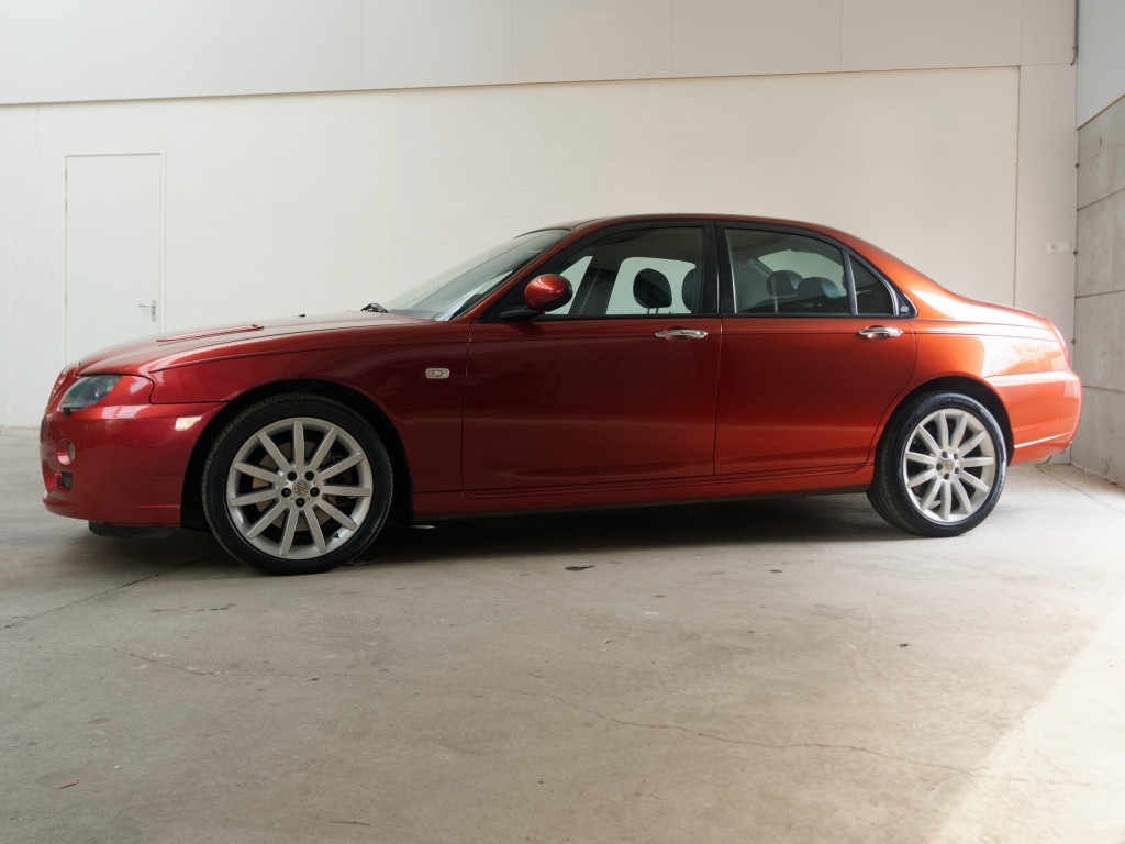 MG ZT 4.6 v8 260