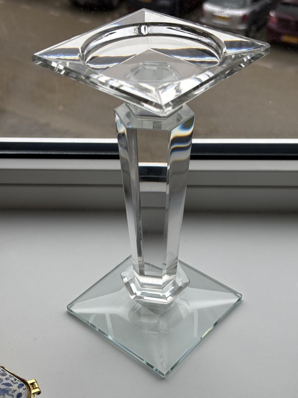 KRISTALLEN KANDELAARS EN 2 ZWAROWSKI  BEELDJES