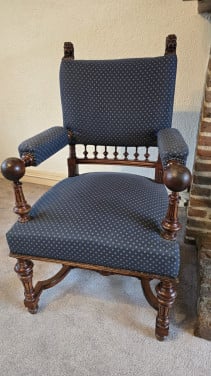 🤎 Schattig vinted fauteuiltje met fraai houtsnijwerk🤎