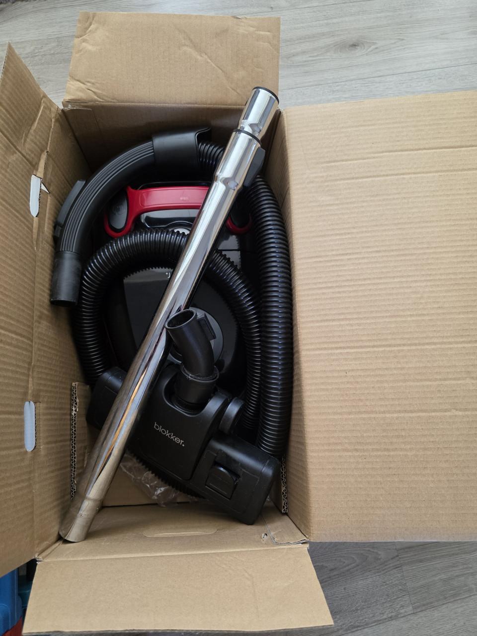 Stofzuiger in zeer goed staat en goed werkend -met stofzak-800W