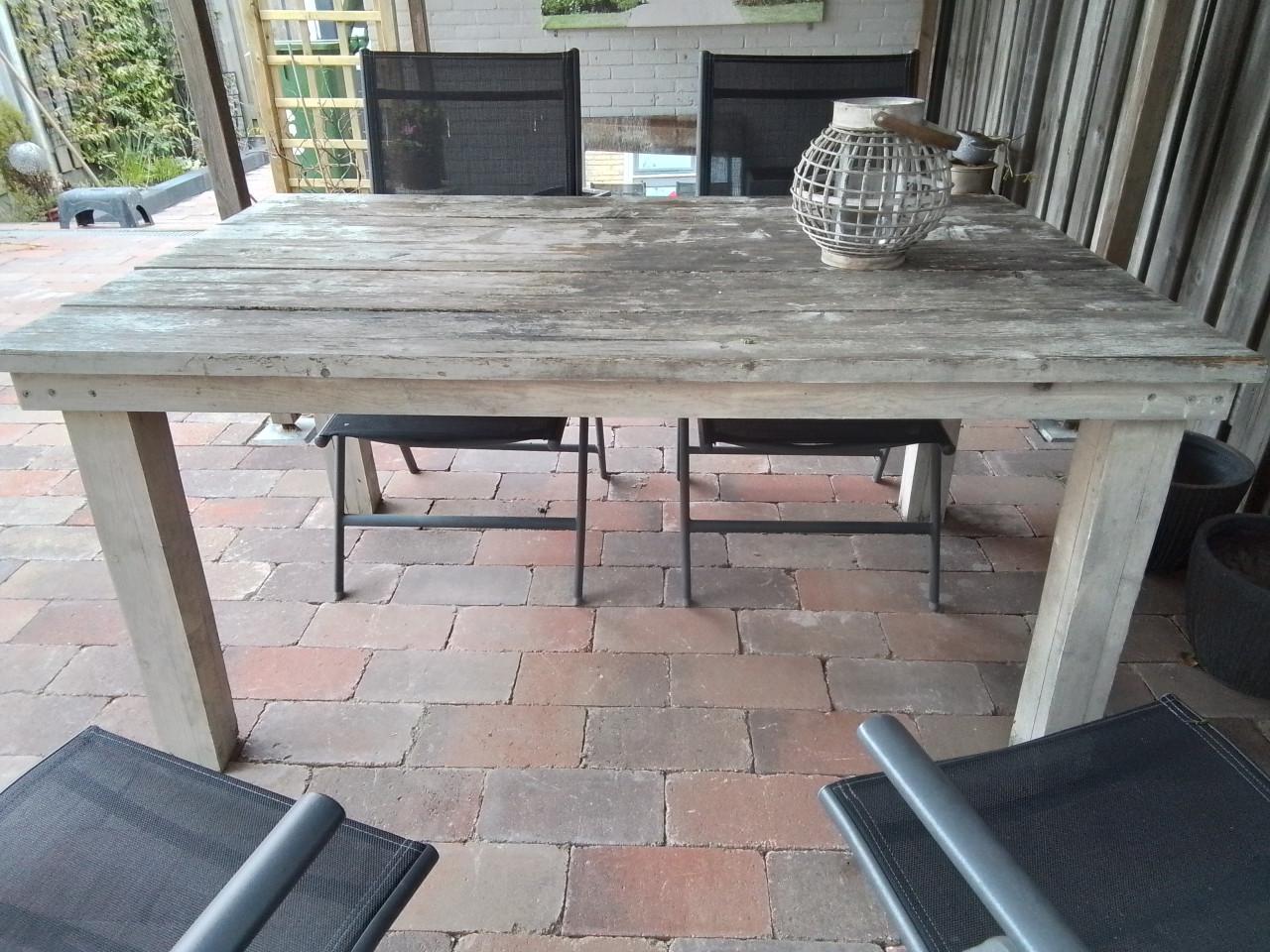 Houten tuintafel