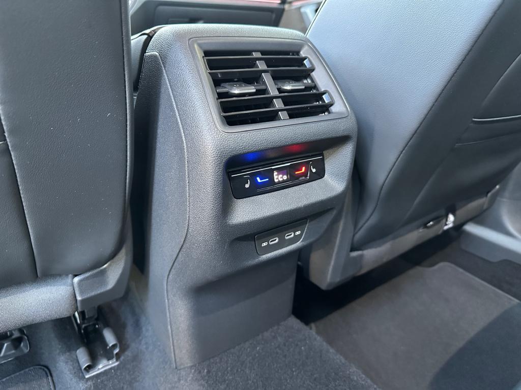 Volkswagen Tiguan 1.5 ehybrid elegance 204pk | trekhaak | camera | head-up 