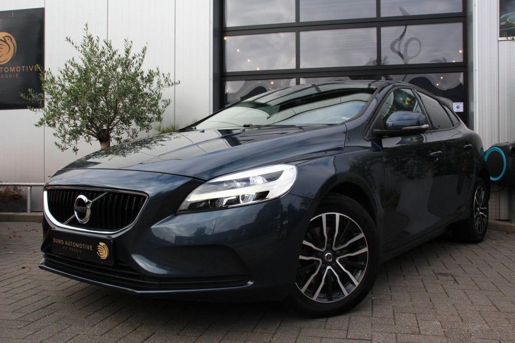 Volvo V40 2.0 t2 momentum - navi - cruise - grootlicht ass - led - pdc - st