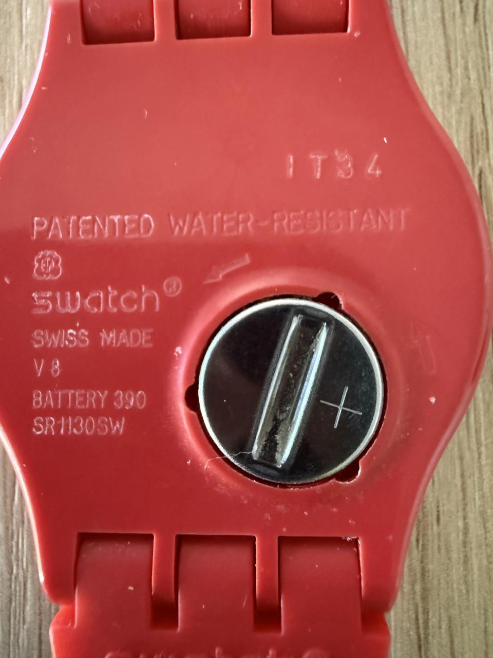 Swatch horloge rood. Swiss around the clock SUOR106