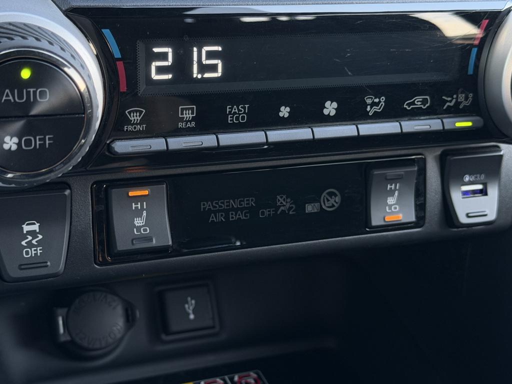 Toyota Rav4 2.5 plug-in hybrid awd style | trekhaak | head-up | bear-lock |