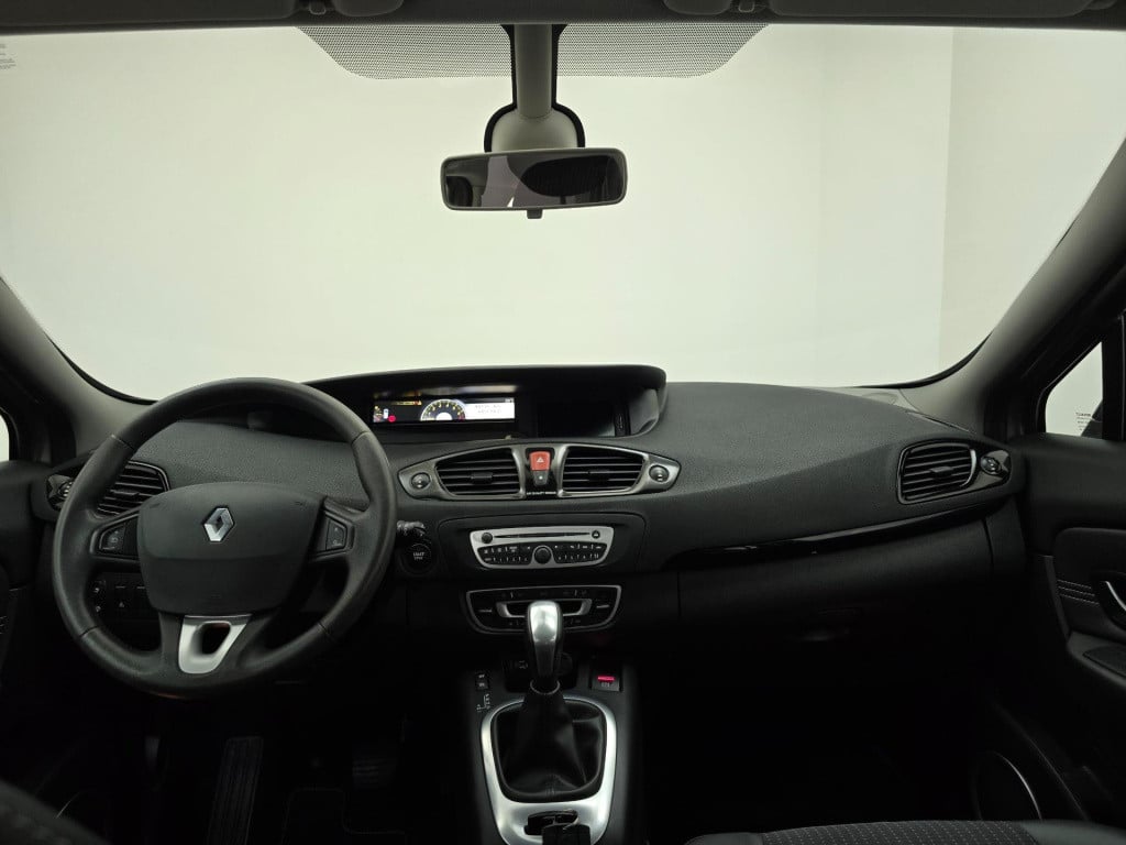 Renault Scenic occasion 2.0 dynamique 5 persoons met grote kofferbak | clim