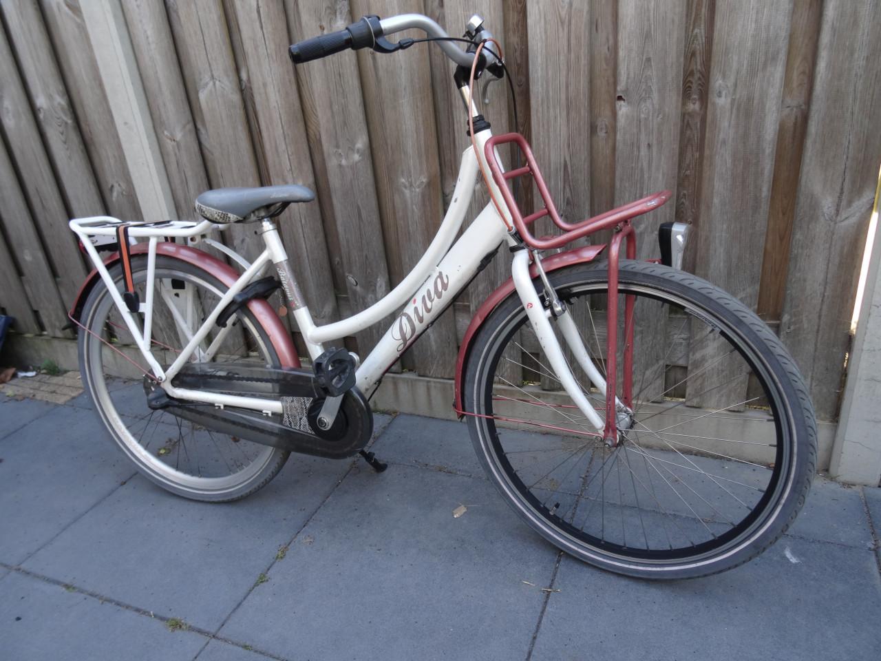 🚲 Batavus Diva Meisjesfiets 26 inch – Wit/Bordeauxrood – 3 Versnellingen ❤