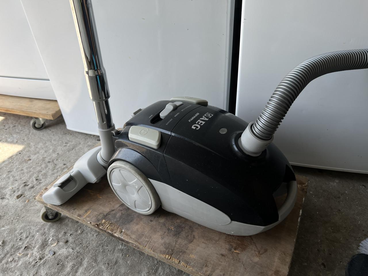 AEG compact stofzuiger met zak 1800 Watt