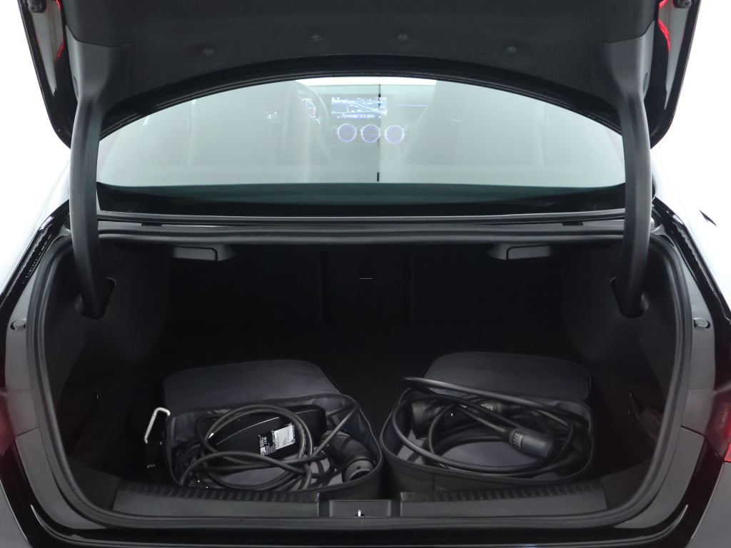Mercedes-Benz Cla 250 e amg plug-in hybride | dodehoek detector | elektrisc