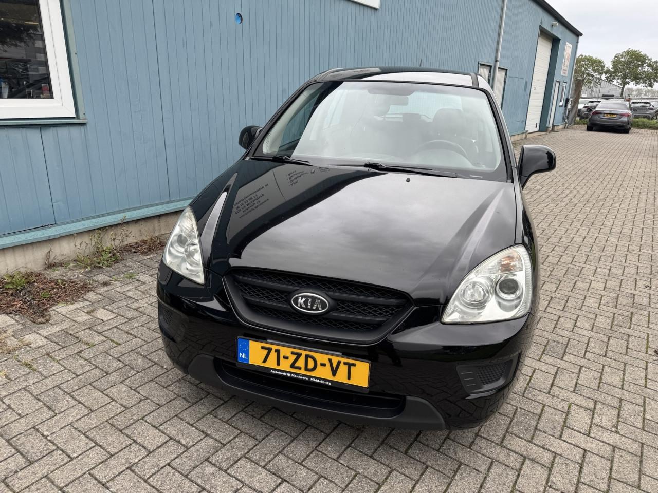 Leuke Kia Carens met leuke kilometerstand