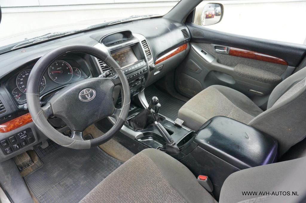 Toyota Land Cruiser 3.0 d-4d vx hr blind van, differentieel maakt herrie!!