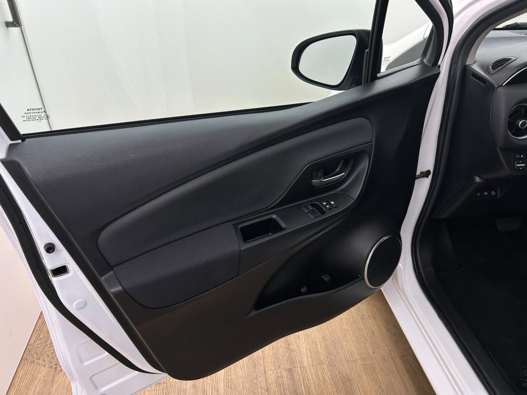 Toyota Yaris occasion 1.5 hybrid dynamic | wit | tweedehands toyota yaris |