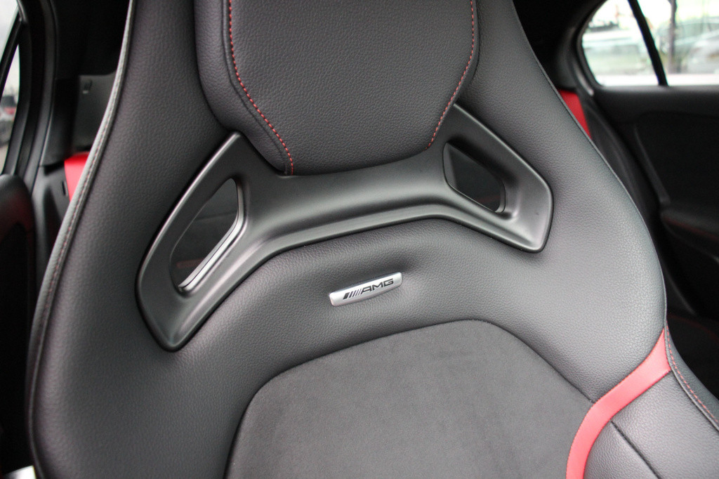Mercedes-Benz A-Klasse amg 35 4matic premium plus | schaalstoelen | 360 cam